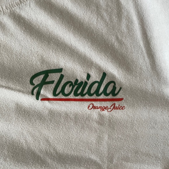 Large Vintage Graphic Tee with Grey Cargos 36 - Picture 3 of 7